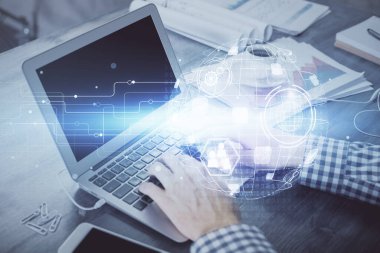 Sosyal ağ temalı hologramda iş adamı arka planda bilgisayar üzerinde çalışıyor. Dünya çapında ağ kavramı. Çift pozlama.