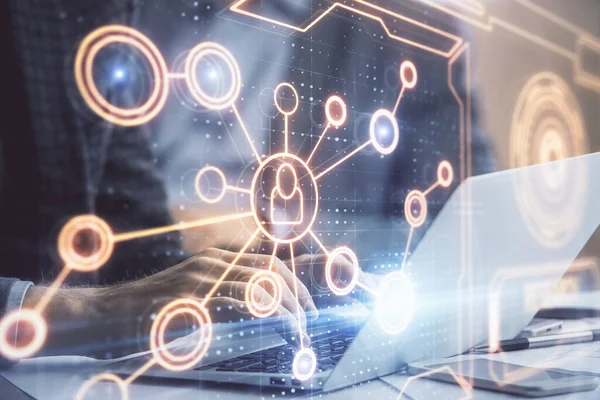 Sosyal ağ temalı hologramda iş adamı arka planda bilgisayar üzerinde çalışıyor. Dünya çapında ağ kavramı. Çift pozlama.