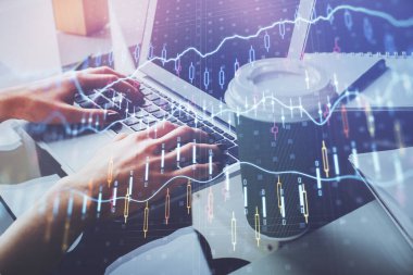 Bilgisayarda ve ön x grafik hologram çiziminde kadın eli yazarken çift pozlama. Borsa yatırım kavramı.