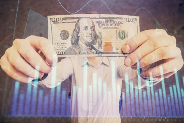 Forx grafiği, hologram, Amerikan dolarları ve insan eli çizimleri. Teknik Analiz kavramı.