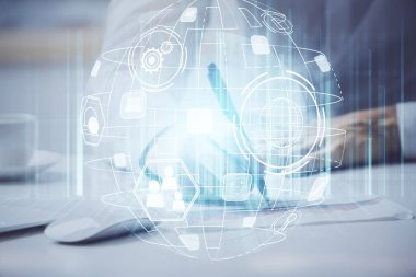 Adamın elleri arka planda notlarla çalışıyor. Sosyal ağ konsepti. Kalabalık kaynağı. Küresel. Çoklu pozlama.