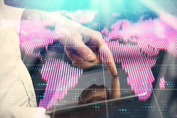 Adamın elini tutarken ve telefon kullanırken ve uluslararası iş teması çizerken çift pozlama.