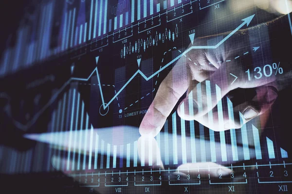 Bir adamın elini tutarken ve dijital bir cihaz ve ön grafik çizimi kullanırken çift pozlama. Finansal piyasa kavramı.