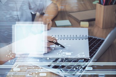 Teknoloji ve dijital kodlama simgeleriyle kadın elinin arka planda çoklu pozlanması. Veri geliştirme kavramı.