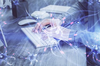 Nöron hologramı, arka planda bilgisayarla çalışan bir adam. Eğitim konsepti. Çift pozlama.