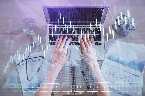 Dubbel Exponering Kvinnliga Händer Som Arbetar Dator Och Forex Graf — Stockfoto
