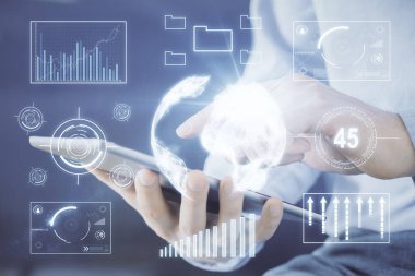 Bir adamın elini tutarken ve dijital bir cihaz ve ön grafik çizimi kullanırken çift pozlama. Finansal piyasa kavramı.