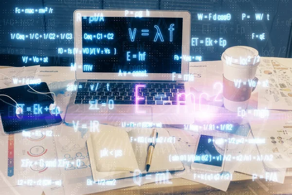 Desktop Computer Hintergrund Und Formel Hologramm Schreiben Doppelbelichtung Bildungskonzept — Stockfoto