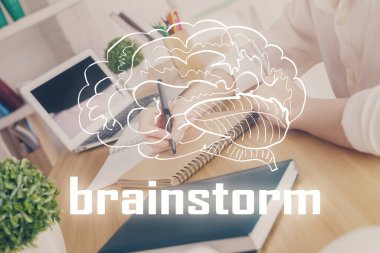 Yaratıcı çizimlerle başla. Arka planda yakın plan çekimleri yap. Beyin fırtınası kavramı. Çoklu pozlama