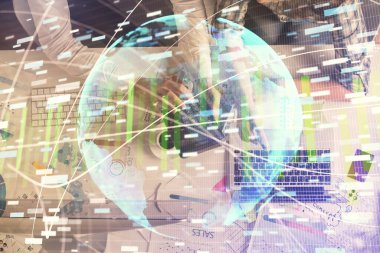 Kadın ve erkeğin birlikte çalışması ve iş temalı hologram çizimi. Bilgisayar arkaplanı. Üst Görünüm.