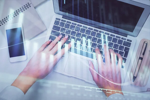 Dubbel Exponering Kvinnliga Händer Som Arbetar Dator Och Forex Graf — Stockfoto