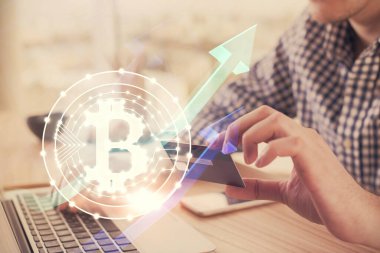 Elinde kredi kartı ve şifreli iş teması çizimi olan bir adamın çift pozu. Dijital engelleme zinciri ve E-ticaret kavramı.