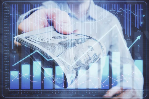 Finansal grafiğe çoklu pozlama hologram, Amerikan dolarları ve insan eli. Analiz kavramı.