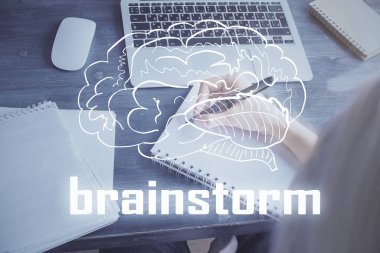 Yaratıcı çizimlerle başla. Arka planda yakın plan çekimleri yap. Beyin fırtınası kavramı. Çoklu pozlama