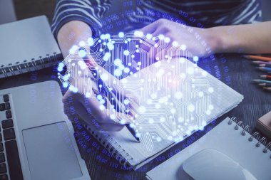 Arka planda beyin hologramıyla el yazısına çok maruz kalmış. Kendi kendine öğrenme kavramı.