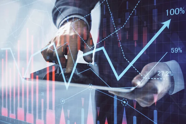 Bir adamın elini tutarken ve dijital bir cihaz ve ön grafik çizimi kullanırken çift pozlama. Finansal piyasa kavramı.