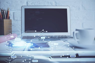 Arka planda kişisel bilgisayarı ve teknik tema çizimi olan iki kat masaüstü görüntüsü. Büyük Veri Kavramı.