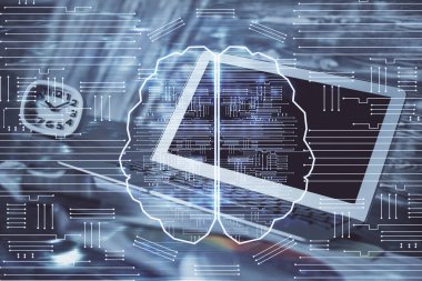 Bilgisayar ve insan beyin hologramıyla çalışma alanının çoklu açığı. Beyin fırtınası konsepti.