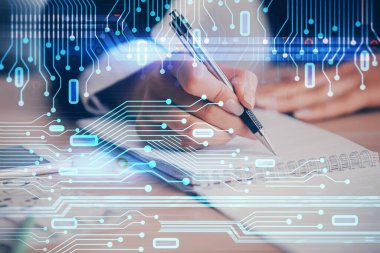 Veri teknolojisi hologramıyla arka planda el yazısının iki katına çıkarılması. Büyük veri kavramı.