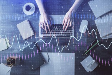 Bilgisayar ve önx çizim hologramı üzerinde çalışan kadın elinin çoklu pozu. Üst Manzara. Mali analiz kavramı.