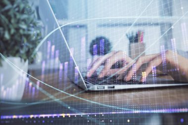 Bilgisayarda ve ön x grafik hologram çiziminde kadın eli yazarken çift pozlama. Borsa yatırım kavramı.