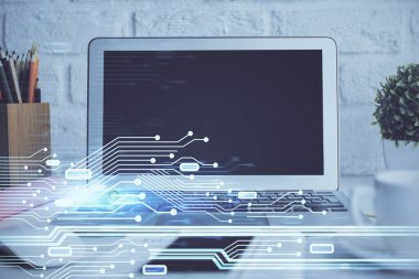 Arka planda kişisel bilgisayarı ve teknik tema çizimi olan iki kat masaüstü görüntüsü. Büyük Veri Kavramı.