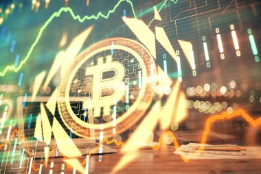 Blockchain temalı holograma ve bilgisayar arkaplanlı masaya çoklu maruz kalma. Bitcoin şifreleme para birimi kavramı.