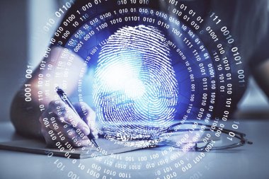 Mavi parmak izi hologramı, arka plan notları alan kadınların ellerinde. Korunma kavramı. Çift pozlama