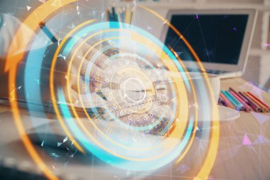 Teknik temalı hologram, arka plan notları alan kadınların eline göre daha üstün. Yüksek teknoloji kavramı. Çift pozlama