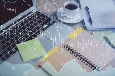 Önx grafik çizimi ve masaüstü ile kahve ve masa arkasındaki öğelerin çoklu pozlandırılması. Finansal piyasa ticareti kavramı