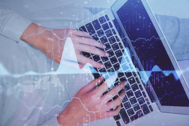 Bilgisayar ve ön x çizim hologramı üzerinde çalışan kadın elleri çift pozlama. Üst Manzara. Mali analiz kavramı.