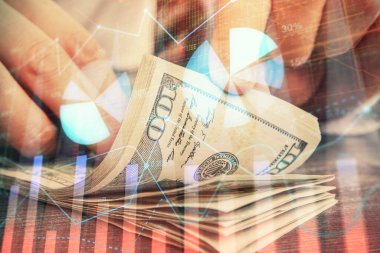 Forx grafiği, hologram, Amerikan dolarları ve insan eli çizimleri. Teknik Analiz kavramı.