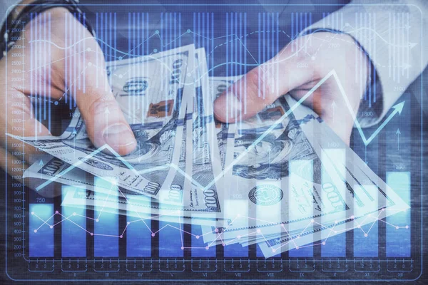 Finansal grafiğe çoklu pozlama hologram, Amerikan dolarları ve insan eli. Analiz kavramı.