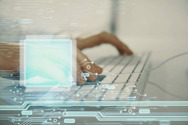 Veri temalı hologramın arka planda bilgisayarla çalışan bir adam tarafından çifte maruz bırakılması. Yenilik kavramı.