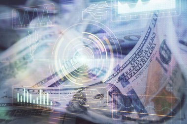 İki kez veri temasına maruz kalınca dolar banknotları arka planda kalıyor. Teknoloji konsepti.