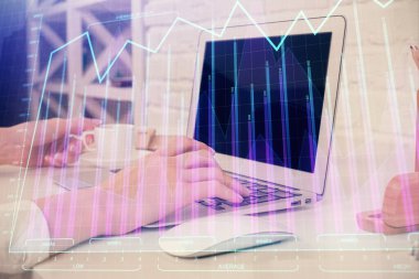 Bilgisayarda ve ön x grafik hologram çiziminde kadın eli yazarken çift pozlama. Borsa analizi kavramı.