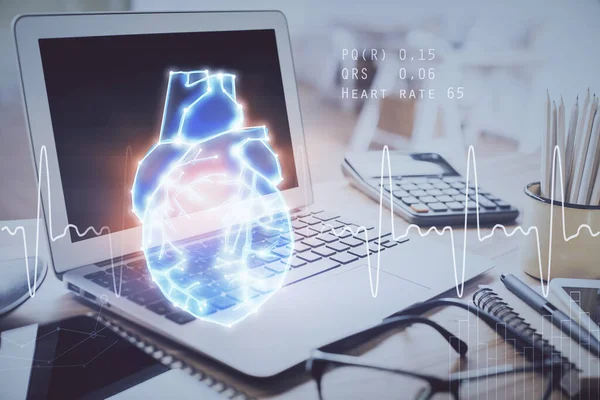 Desktop Computer Hintergrund Und Herzzeichnung Doppelbelichtung Medizinische Studie Und Gesundheitskonzept — Stockfoto