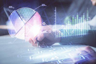 Ön x çizelgesinin arka plan notları alan insanların üzerini çizerken çift pozlama. Mali analiz kavramı