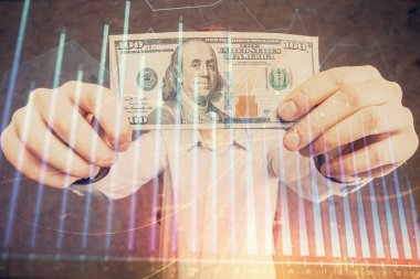Forx grafiği, hologram, Amerikan dolarları ve insan eli çizimleri. Teknik Analiz kavramı.