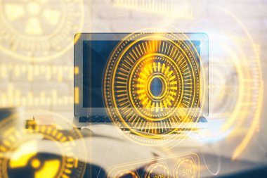 Bilgisayar, teknoloji temalı hologramla birlikte ofiste. Çifte maruziyet. Teknoloji kavramı.