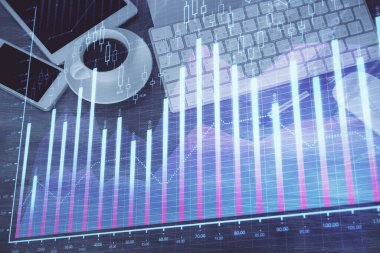 Masaüstünde telefonlu ön x grafik hologramına çift pozlama. Üst Manzara. Mobil ticaret platformu kavramı.