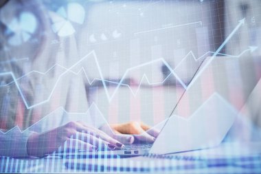 Bilgisayar ve ön grafik hologram çizimi üzerinde çalışan kadın elleri çift pozlama. Mali analiz kavramı.