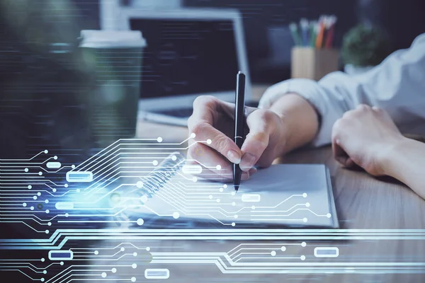 Veri çözeltisi hologramı ile arka plan üzerine yazılan ellere çoklu maruz kalma. Teknoloji konsepti.