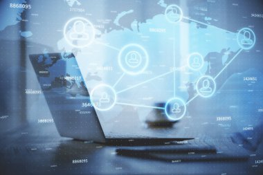 Sosyal ağ hologramıyla birlikte bilgisayar masaüstünde. Çifte maruziyet. Uluslararası insan ilişkileri kavramı.