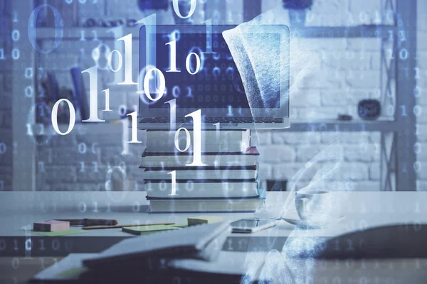 Masaüstü bilgisayar ve teknoloji temalı holograma çoklu maruz kalma. Yazılım geliştirme kavramı.