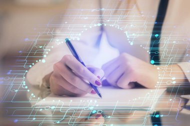 Veri teknolojisi hud 'u ile arka planda bir kadının el yazısına çoklu maruz kalma. Büyük veri kavramı.