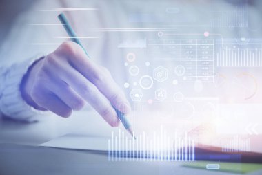 Teknoloji ve dijital kodlama simgeleriyle arka planda kadın elinin çifte pozu. Veri geliştirme konsepti. Kapat..