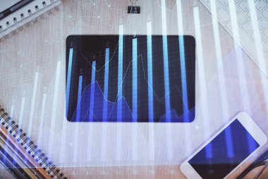 Forx grafik hologramının telefonlu hali. Üst Manzara. Mobil ticaret platformu kavramı.