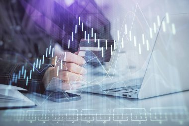 İnternetten alışveriş yapan kadının elinde kredi kartı ve mali grafik çizimi var. Borsa E-ticaret kavramı.