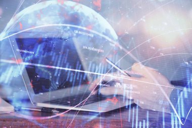 Bir adamın elini tutarken ve dijital bir cihaz ve ön grafik çizimi kullanırken çift pozlama. Finansal piyasa kavramı.